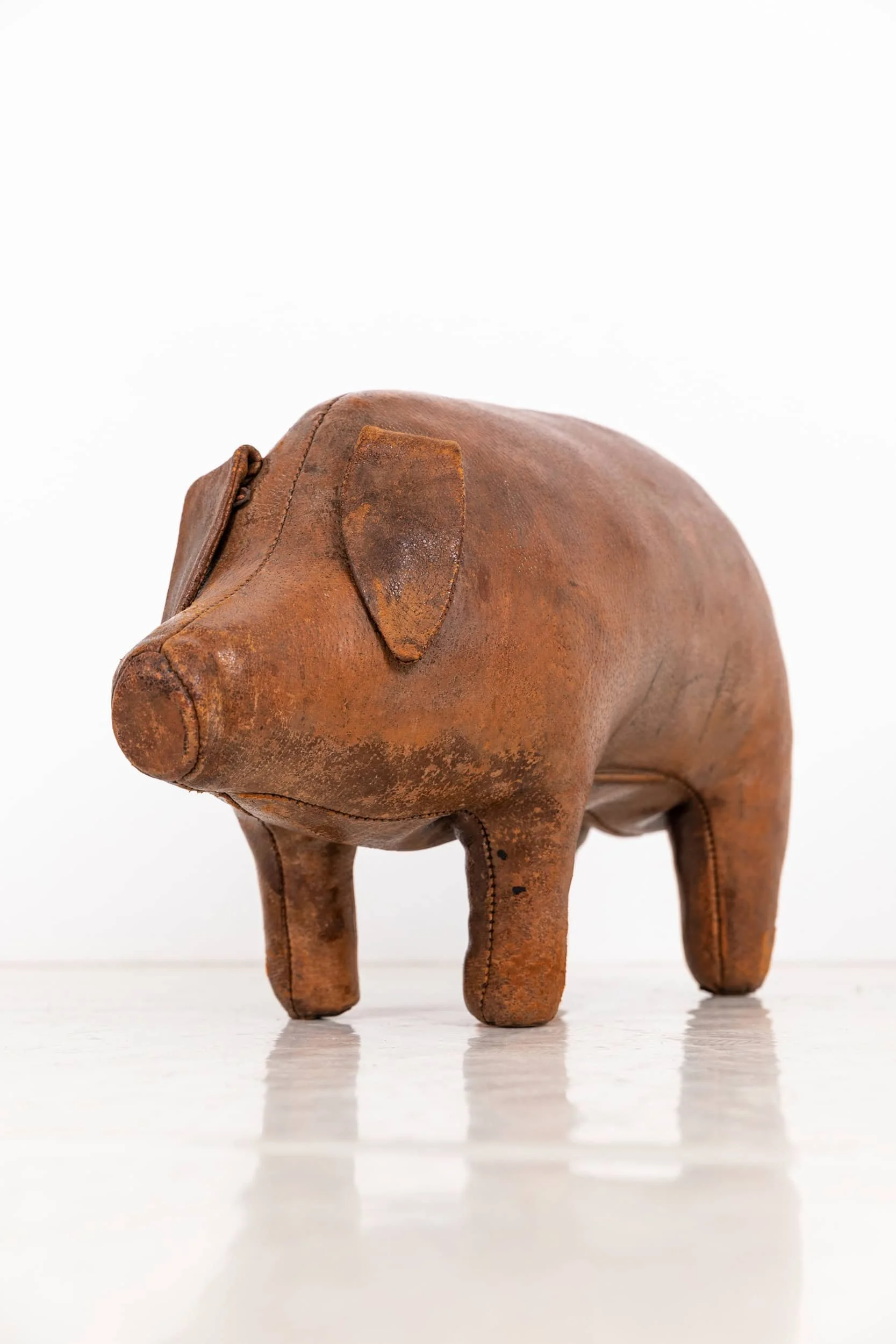 ば*ぃ様 60s〜OMERSA？レザーフットスツールpigヴィンテージインダスト Leather Dimitri Omersa Pig Footstool — Antiques Workshop